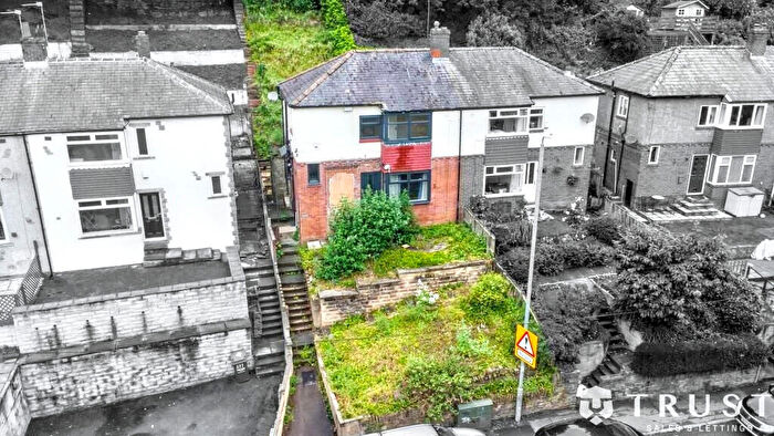 3 Bedroom Semi-Detached House For Sale In Bradford Road, Brighouse, West Yorkshire, HD6