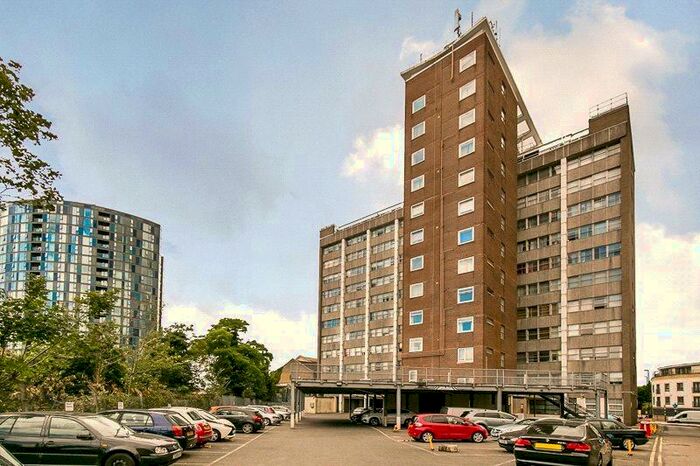 2 Bedroom Apartment To Rent In Whitehorse Road, Croydon, Surrey, CR0