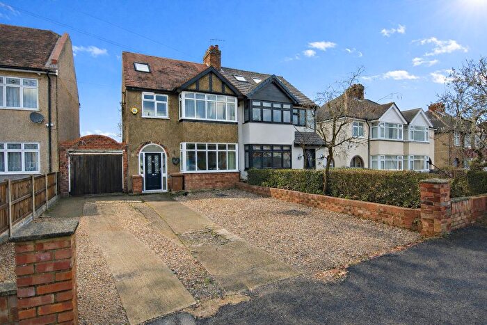 4 Bedroom Semi-Detached House For Sale In Feltham Hill Road, Ashford, TW15