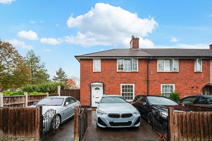 3 Bedroom End Terrace House For Sale In Green Lane, Morden, SM4