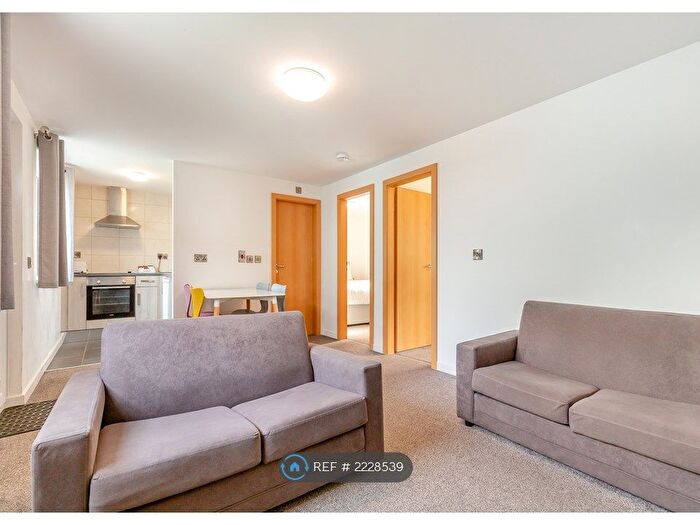 2 Bedroom Flat To Rent In Ihp, Ilfracombe, EX34