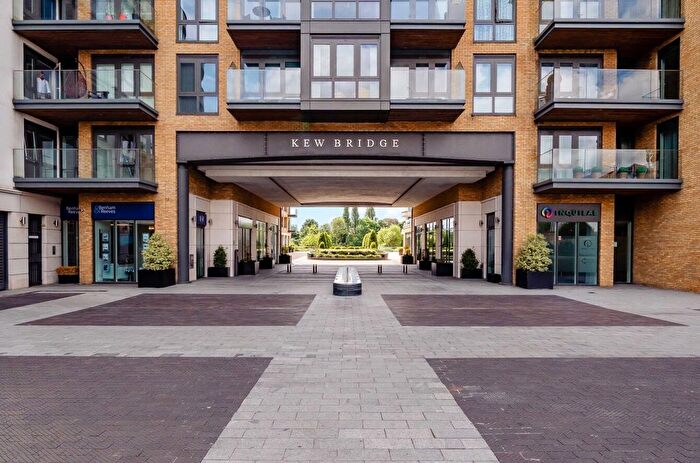 1 Bedroom Flat For Sale In Kew Bridge Road, Brentford, TW8