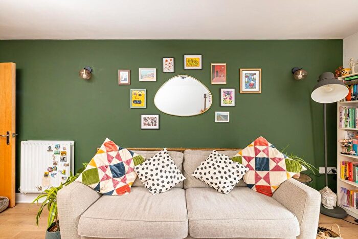 2 Bedroom Flat For Sale In Hurlingham Road, St. Andrews, BS7