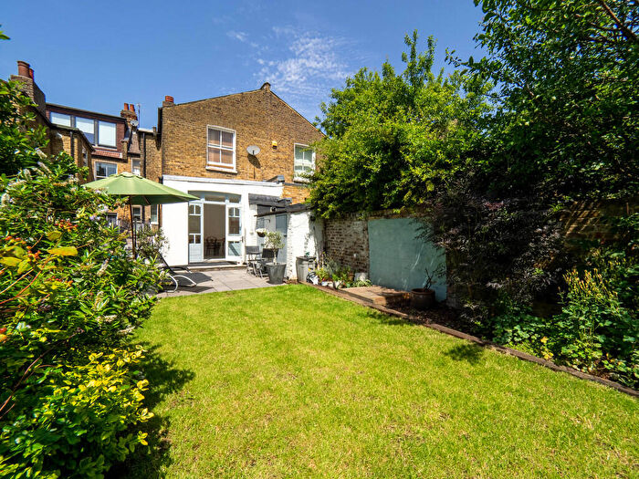 3 Bedroom Flat To Rent In Ridley Road, London, NW10