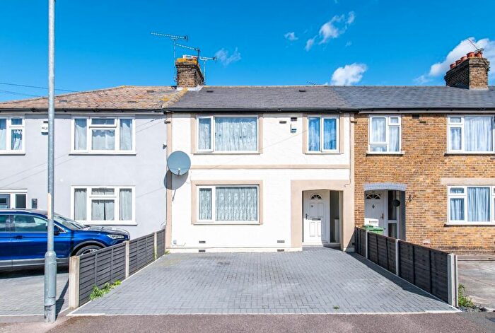 3 Bedroom Terraced House For Sale In Broad Road, Swanscombe, DA10