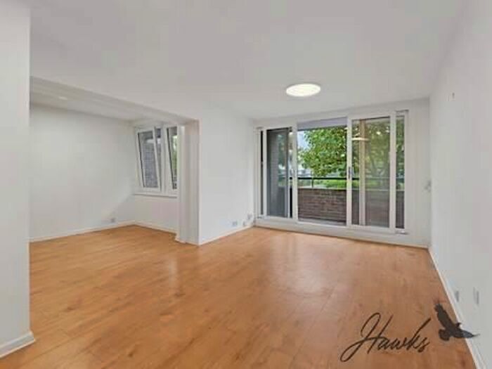 3 Bedroom Flat To Rent In Justin Close, Brentford, TW8