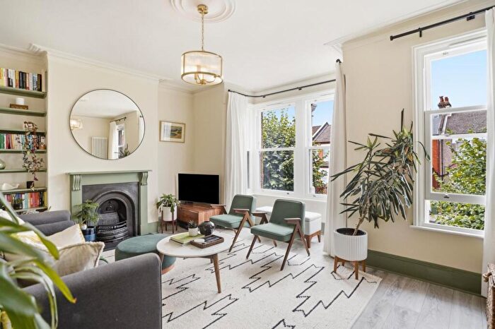 2 Bedroom Maisonette For Sale In Clive Road, Dulwich, London, SE21