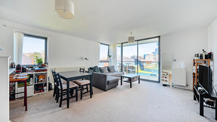 3 Bedroom Flat For Sale In Vickery's Wharf, E14