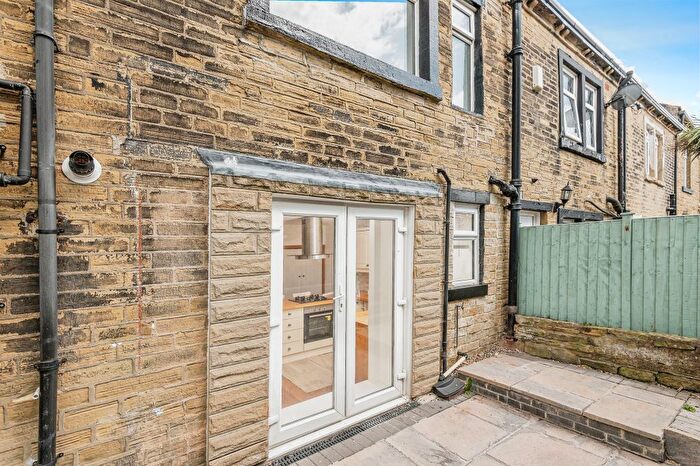 3 Bedroom Terraced House For Sale In Fartown, Pudsey, LS28