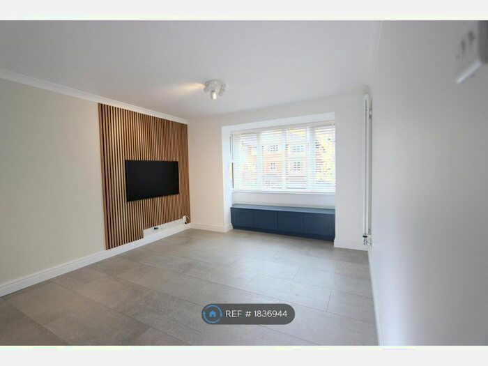 1 Bedroom Flat To Rent In Kingsworthy Close, Kingston Upon Thames, KT1