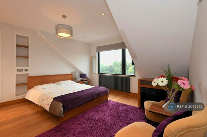 Studio To Rent In Chatsworth Road, London, NW2