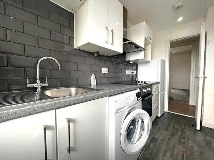 2 Bedroom Flat To Rent In Balmore Street, Stobswell, Dundee, DD4