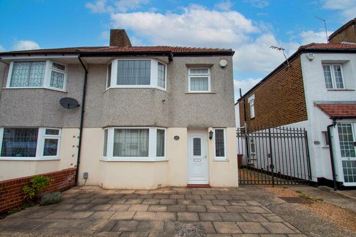 3 Bedroom Semi-Detached House To Rent In Northdown Road, Welling, Kent, DA16