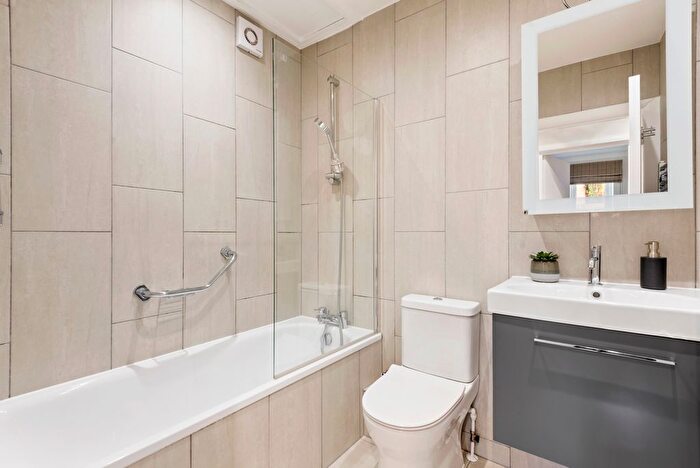 2 Bedroom Flat For Sale In Cavendish Road, SW12