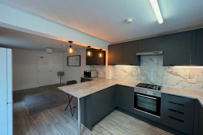 7 Bedroom Terraced House To Rent In Miskin Street Cardiff, CF24