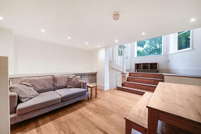 1 Bedroom Flat To Rent In Compayne Gardens, London, NW6