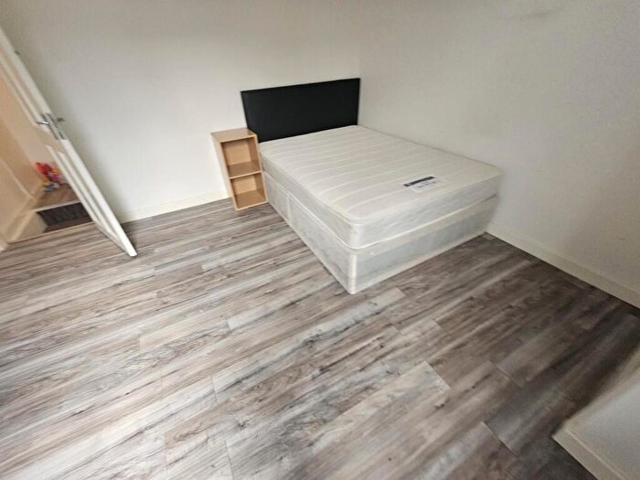 4 Bedroom House To Rent In Hessle View, Leeds, LS6