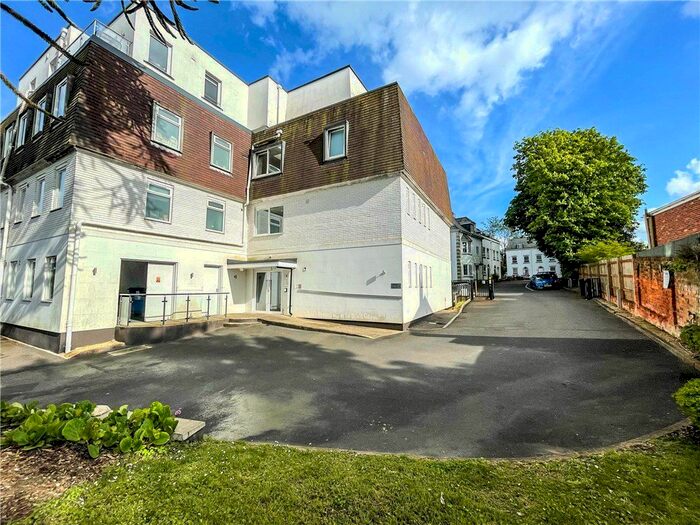 2 Bedroom Flat To Rent In Winchester Road, Basingstoke, Hampshire, RG21