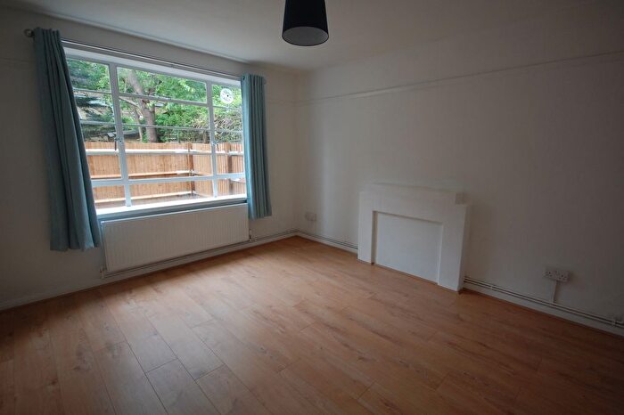 2 Bedroom Flat To Rent In Thornton Avenue, London, W4