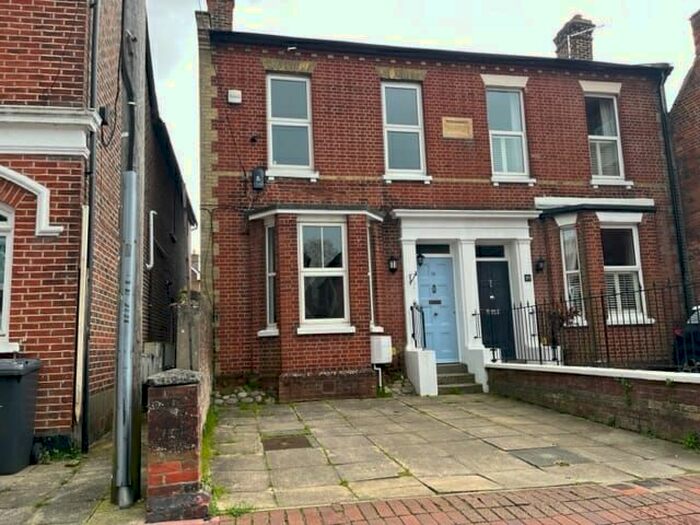 3 Bedroom Semi-Detached House To Rent In South Street, Havant, PO9