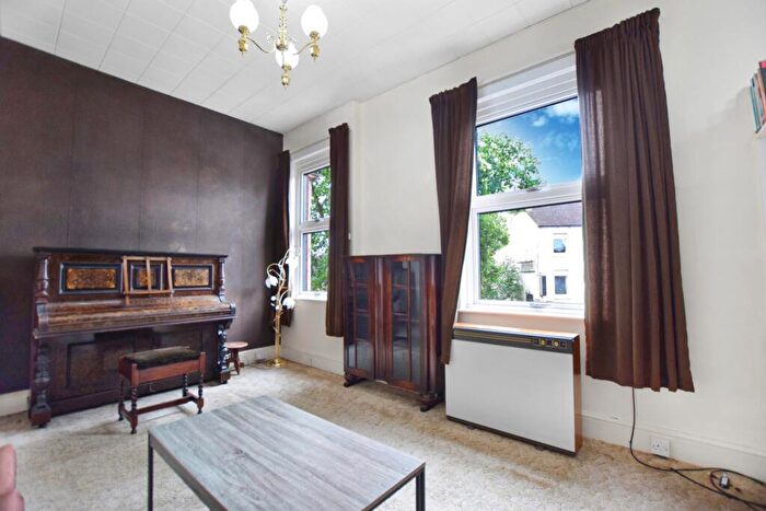3 Bedroom Terraced House For Sale In Northampton Road, Wellingborough, Northamptonshire, NN8