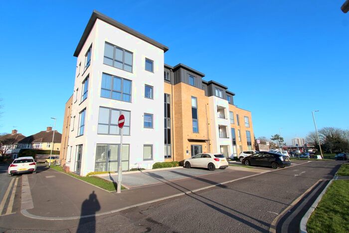 2 Bedroom Flat To Rent In St. Albans Road, Watford, WD25