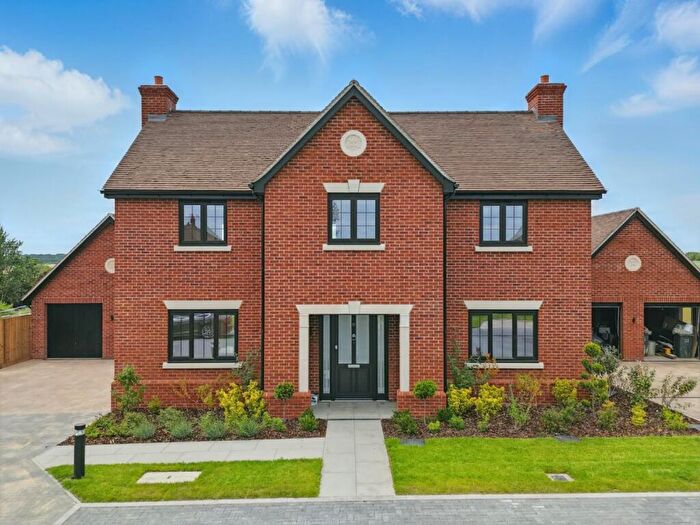 4 Bedroom House For Sale In High House Farm, Stapleford Abbotts, RM4
