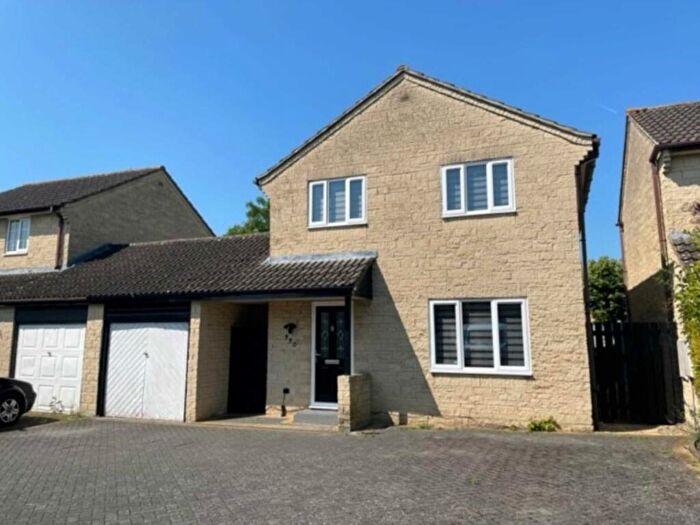 4 Bedroom Detached House To Rent In Thorney Leys, Witney, OX28