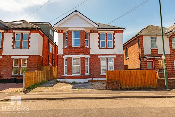3 Bedroom Flat For Sale In Capstone Road, Bournemouth, BH8