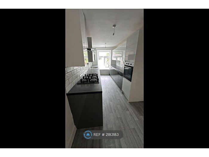 4 Bedroom Flat To Rent In Market Street, Whitworth, Rochdale, OL12