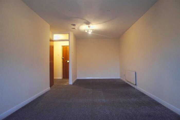 Flat To Rent In Grove Road West, Enfield, EN3