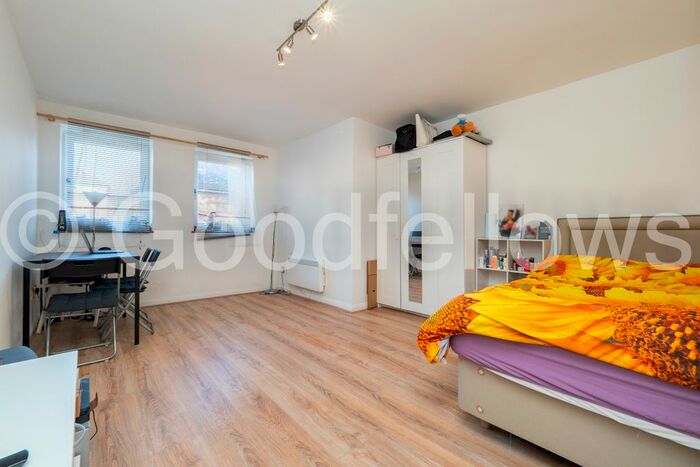Studio To Rent In Burnell Road, Sutton, Surrey, SM1