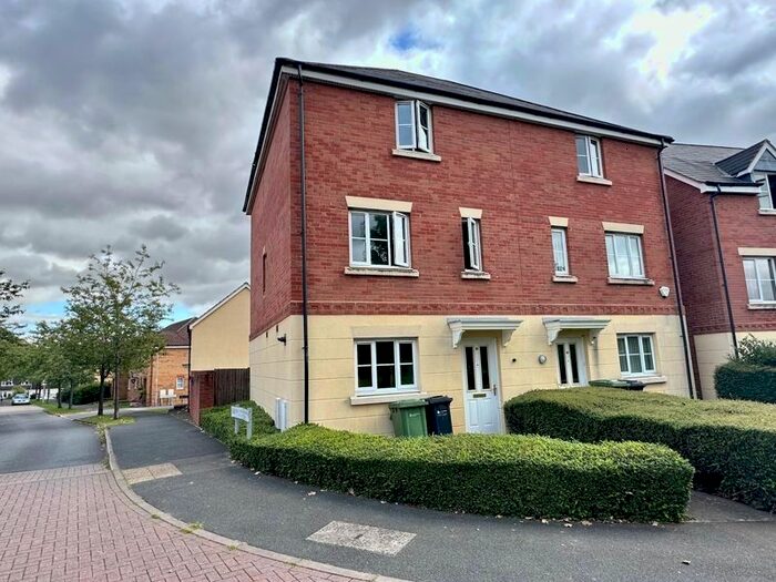 4 Bedroom Semi-Detached House To Rent In Staddlestone Circle, Hereford, HR2