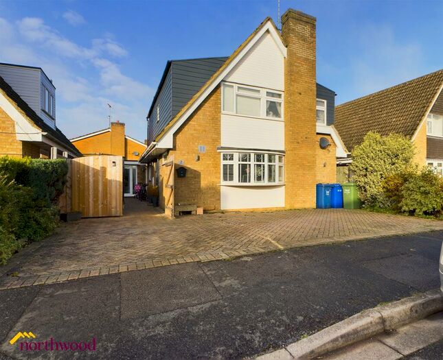 3 Bedroom Detached House To Rent In Heathcote Avenue, Banbury, OX16