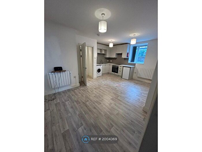 1 Bedroom Flat To Rent In Wood Road, Manchester, M16