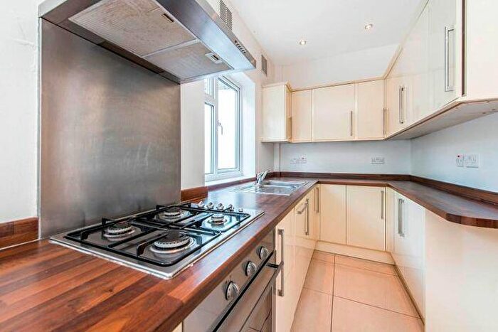 3 Bedroom Apartment To Rent In Park Lane, London, TW9