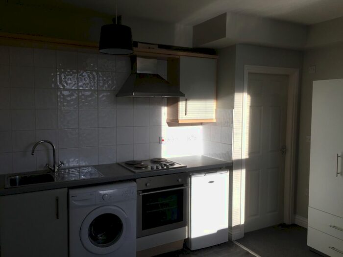 Studio To Rent In College Grove View, Wakefield, WF1