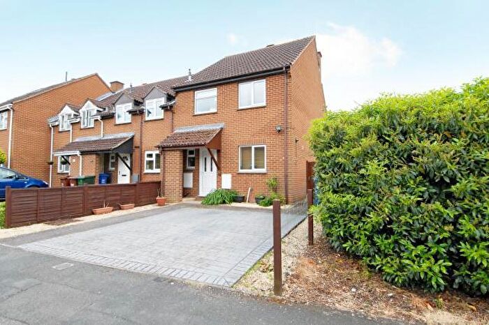 3 Bedroom Semi-Detached House To Rent In Kidlington, Oxfordshire, OX5