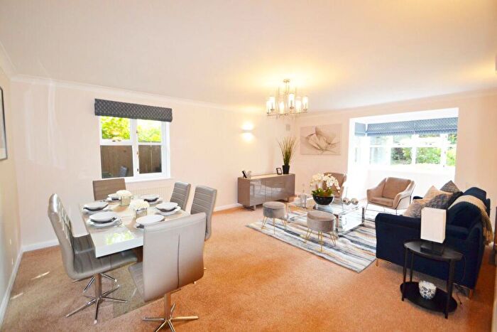 2 Bedroom Flat To Rent In Huge Beautifully Appointed Flat With Garage, NW4