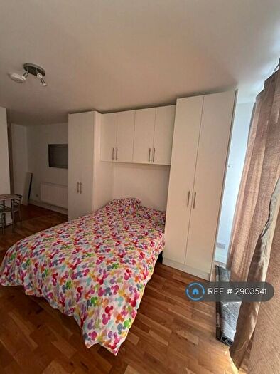 Studio To Rent In Green Lanes, London, N13
