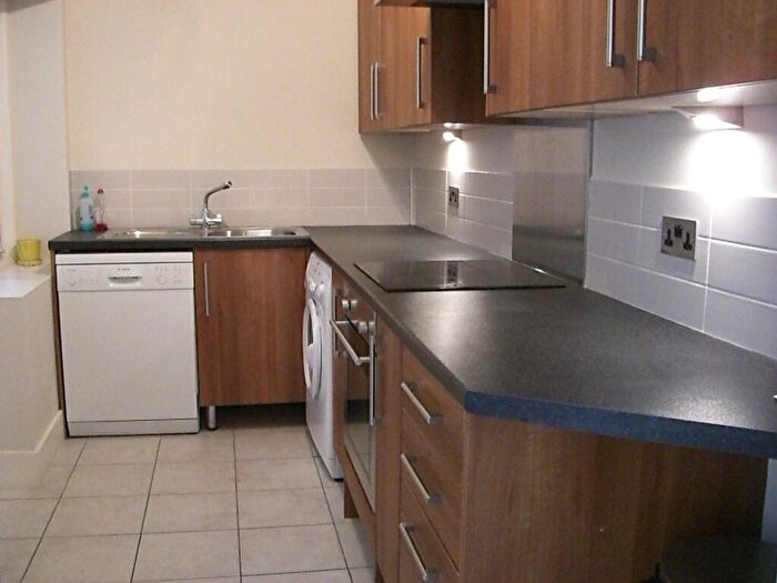 3 Bedroom Apartment To Rent In Eaton Court -, P10