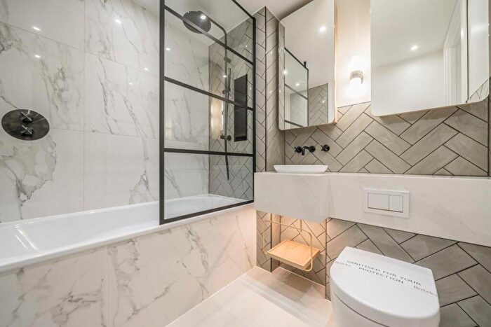 2 Bedroom Flat To Rent In Bollinder Place, Clerkenwell, EC1V