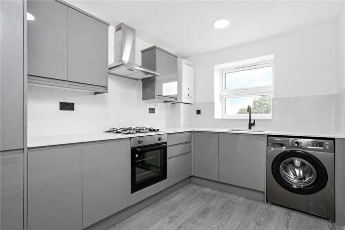 3 Bedroom Apartment To Rent In Birkbeck Mews, London, E8
