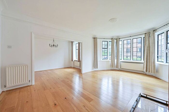 3 Bedroom Flat To Rent In Manor Fields, Putney, London, SW15