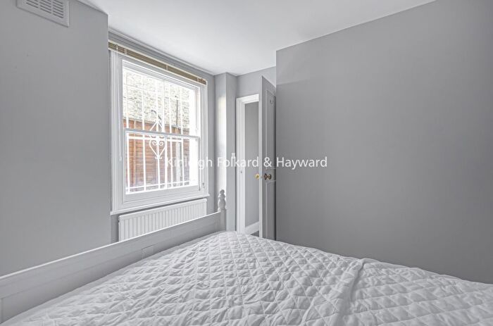 1 Bedroom Flat To Rent In Thorparch Road, Vauxhall, London, SW8