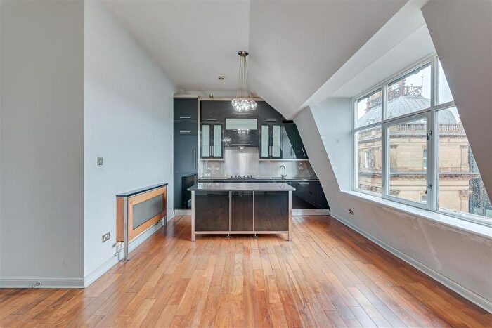 3 Bedroom Flat For Sale In Sir Thomas Street, Liverpool, L1