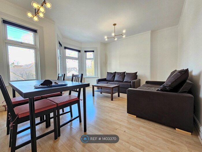 2 Bedroom Flat To Rent In Bounds Green, London, N11