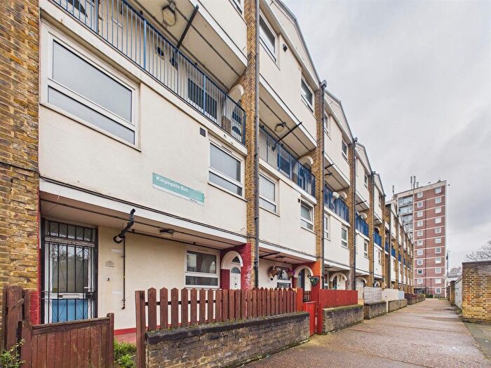 2 Bedroom Maisonette To Rent In Tottenham Road, Old Street, London, N1