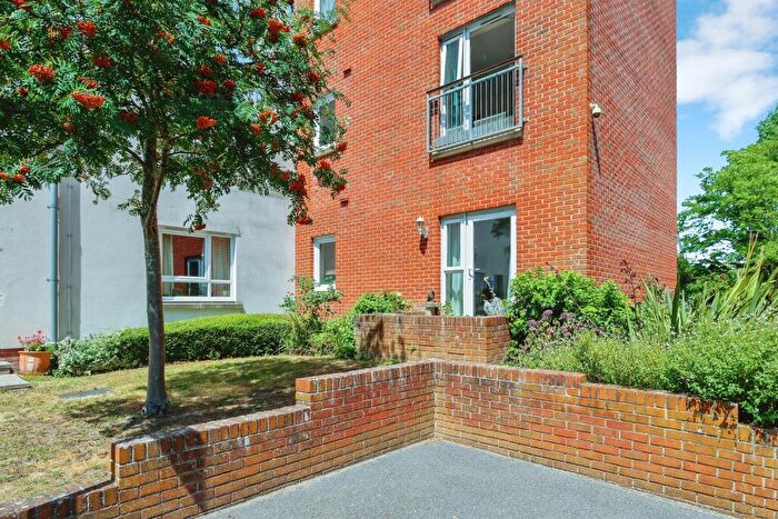 2 Bedroom Apartment For Sale In Avenel Way, Poole, BH15