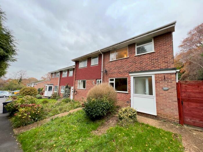 3 Bedroom Semi-Detached House To Rent In Duncton Close, Haywards Heath, RH16